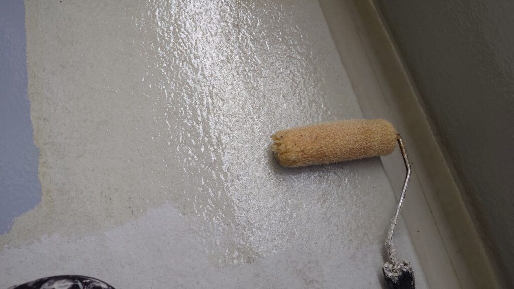 下塗りを行います。