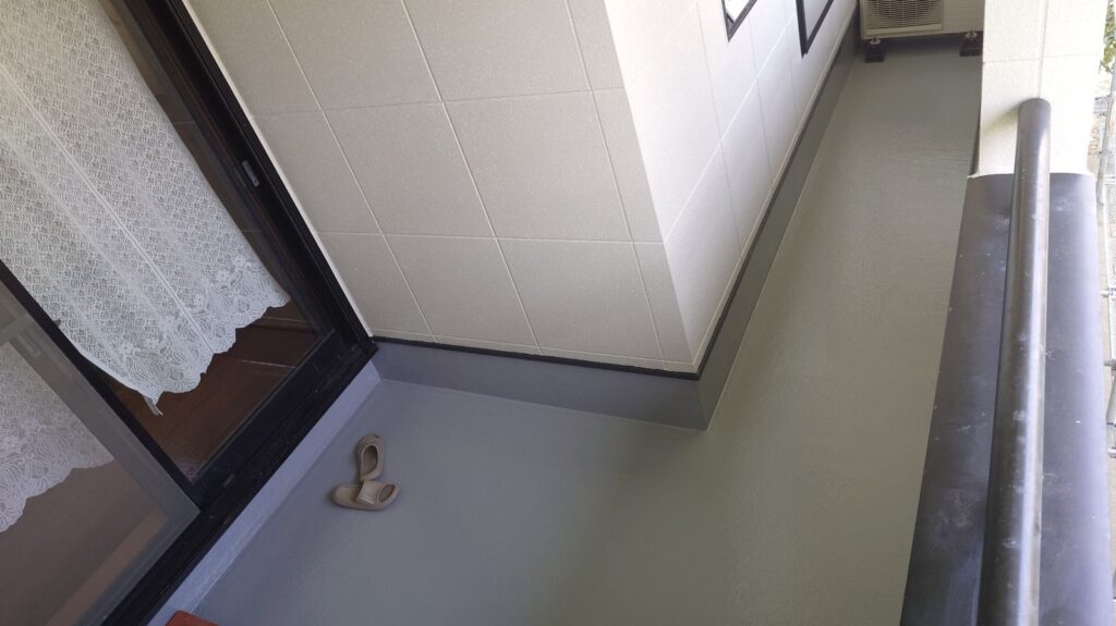 防水トップコート工法<br />
完成