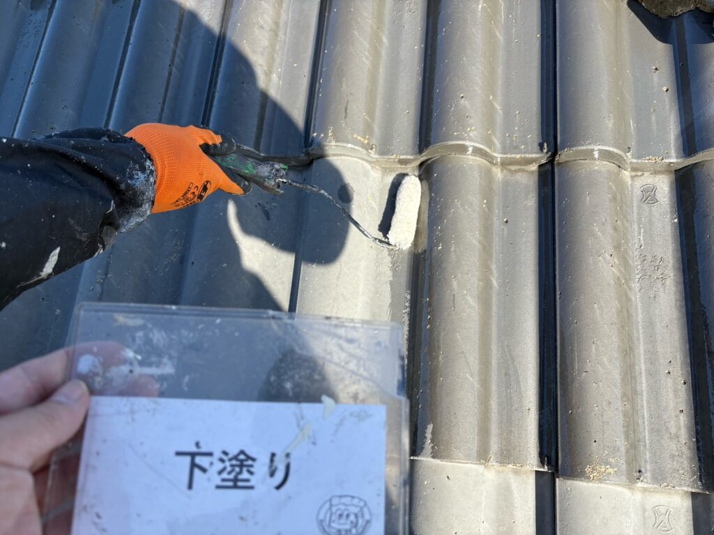 屋根塗装<br />
下塗り状況
