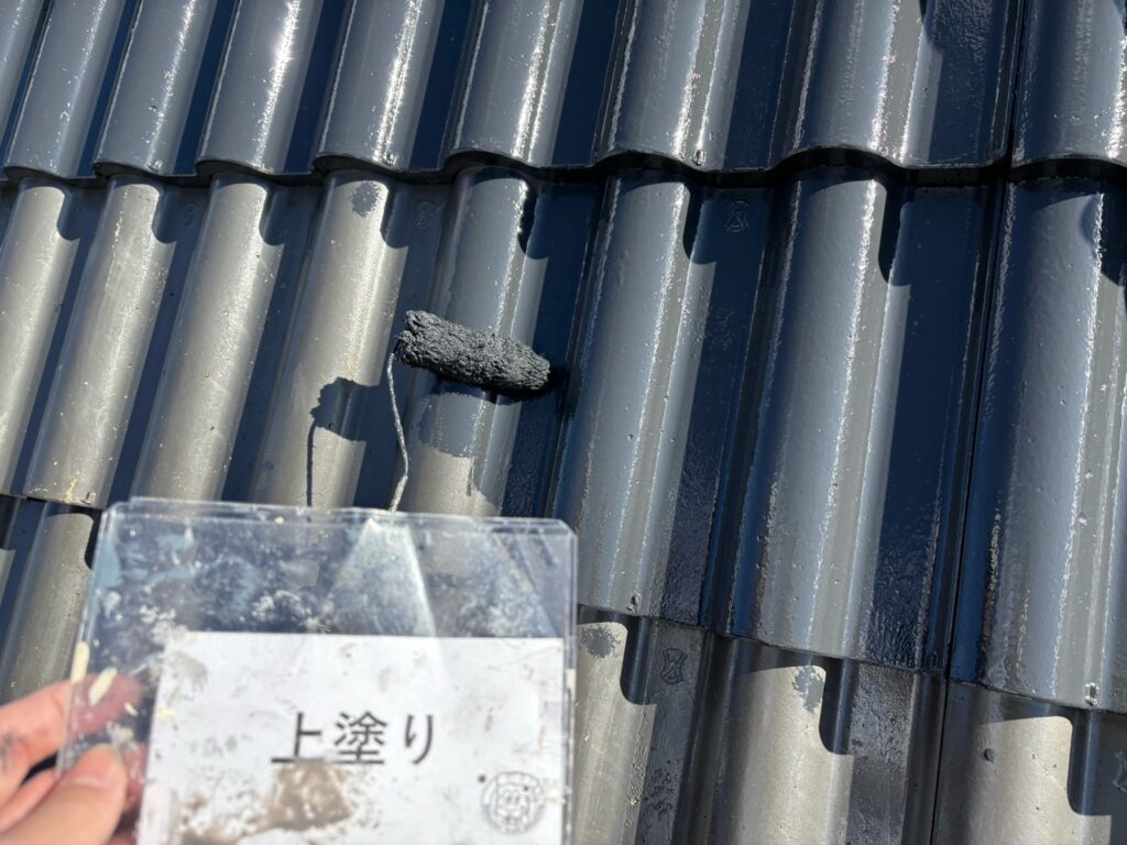 屋根塗装<br />
上塗り状況