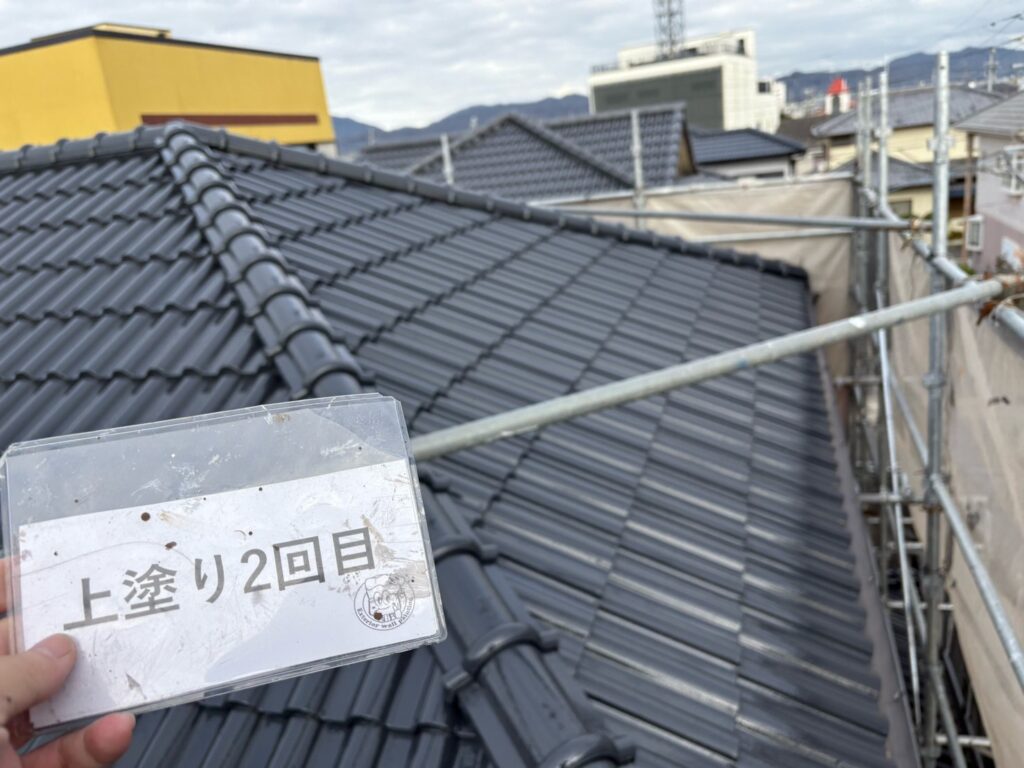 屋根塗装<br />
上塗り2回目<br />
完成