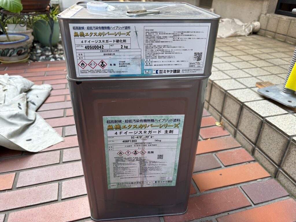 屋根塗装<br />
仕様材料<br />
イージスルーフガード