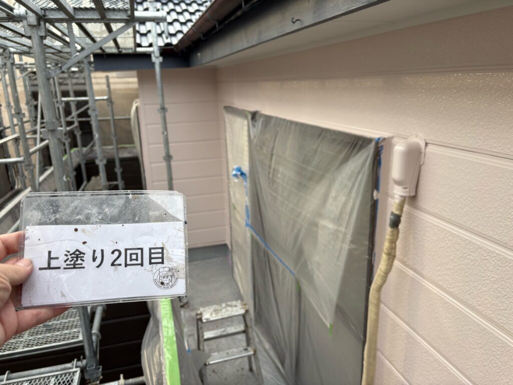 外壁塗装<br />
上塗り2回目　<br />
完成