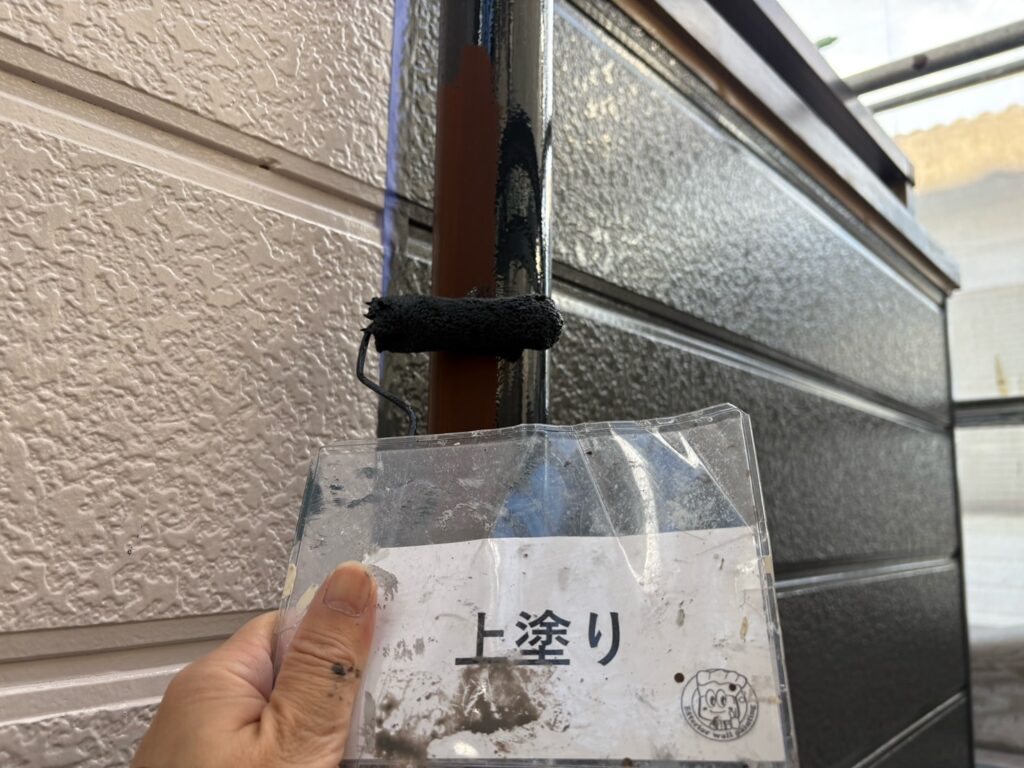 雨樋塗装<br />
上塗り状況