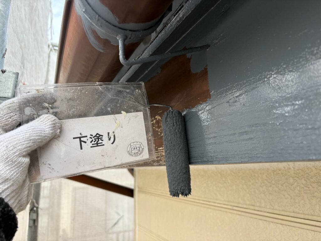 鼻隠し塗装<br />
下塗り状況