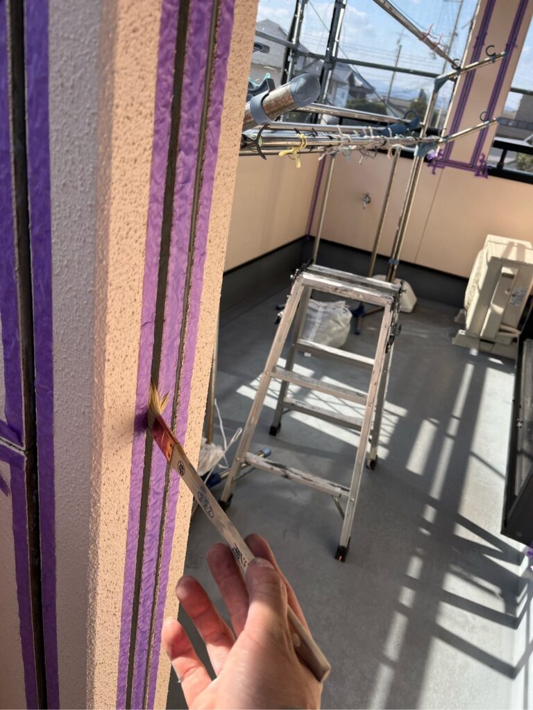 シーリング施工<br />
プライマー塗布状況