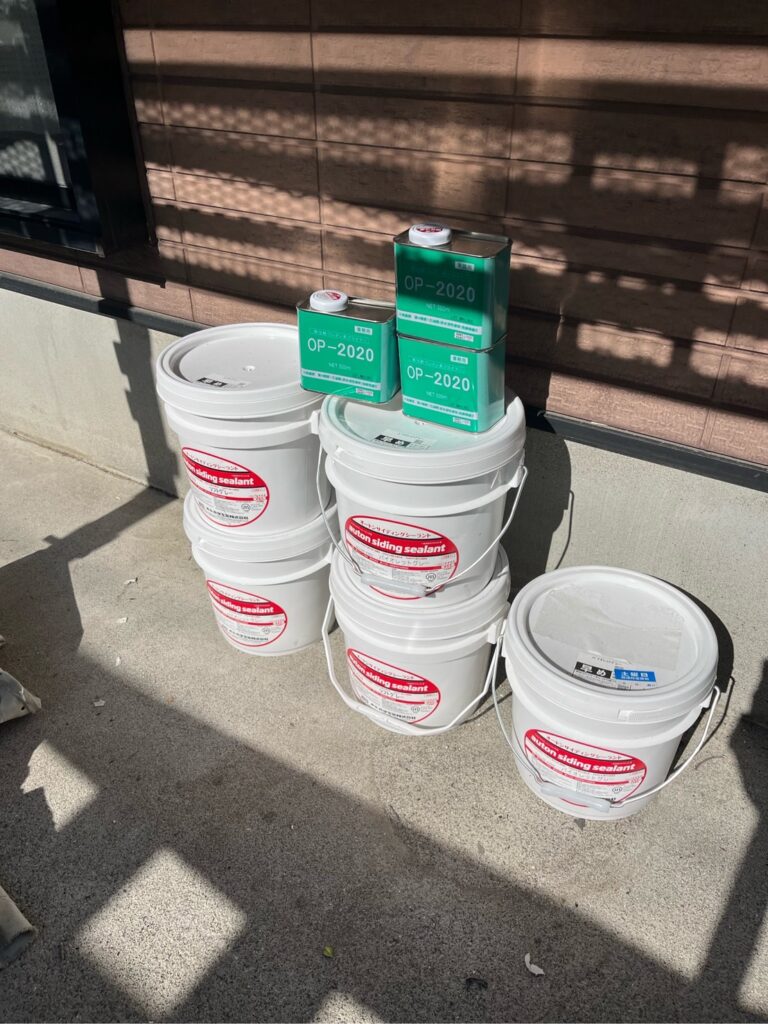 材料<br />
オート化学<br />
サイディングシーラント