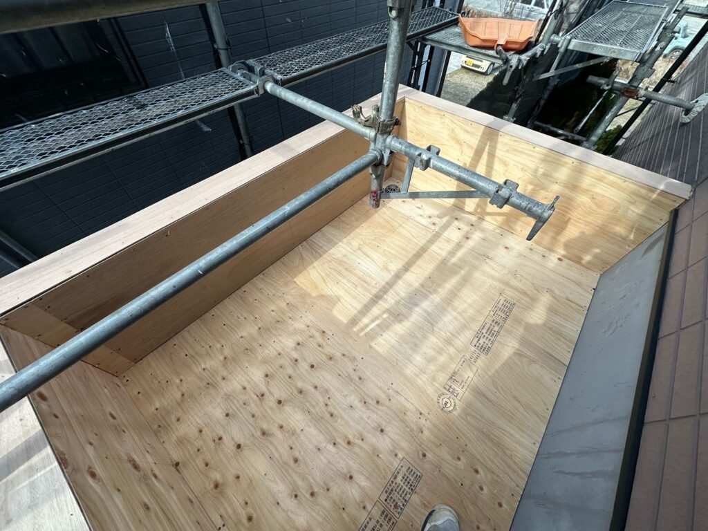 解体後<br />
新設板張りの設置状況