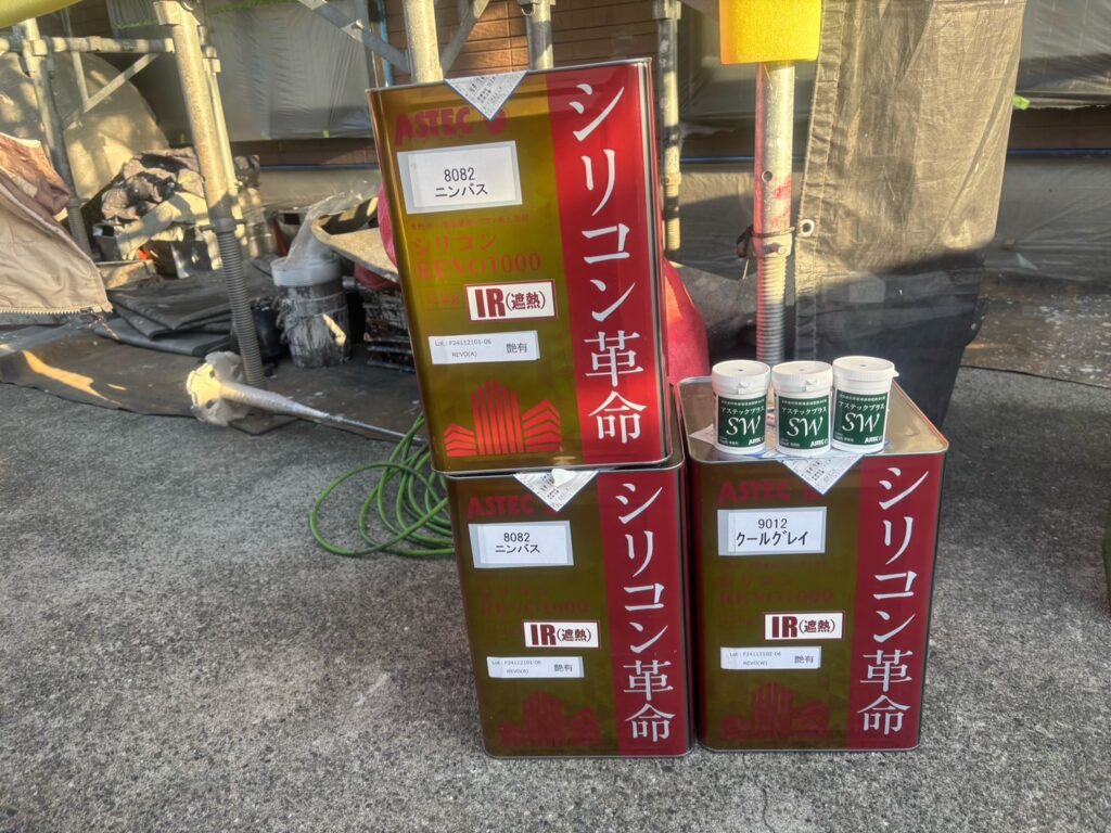 外壁上塗り塗料<br />
シリコンREVO