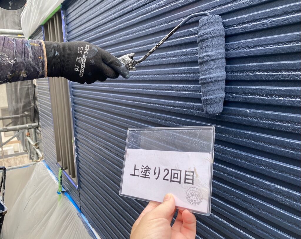 上塗り2回目を行います。