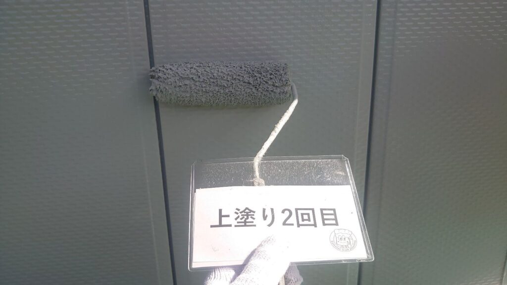 上塗り2回目を行います。