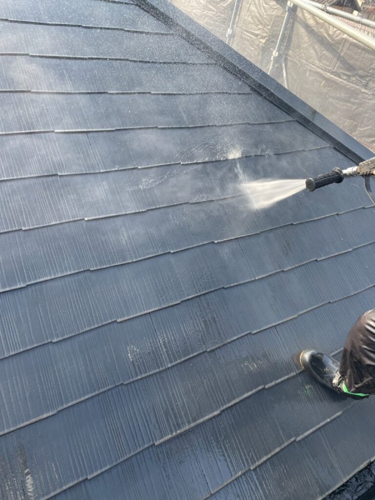 屋根<br />
高圧洗浄状況