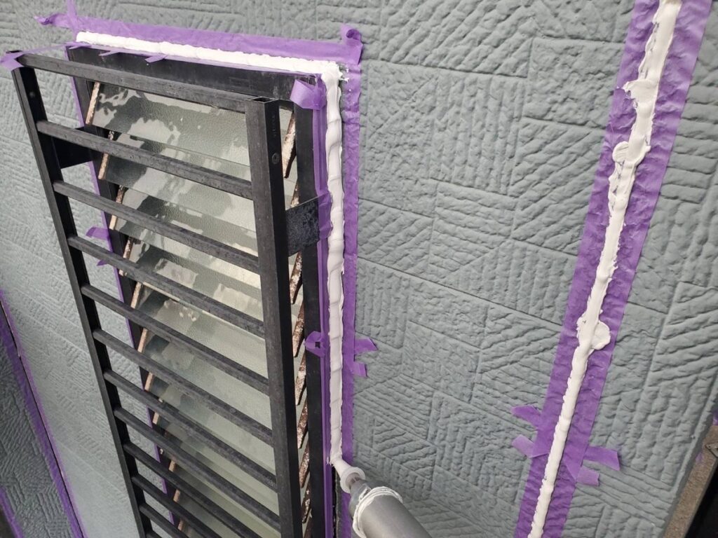 シーリング施工<br />
充填