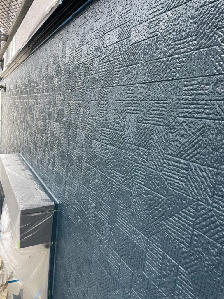 外壁塗装上塗り2回目<br />
完成