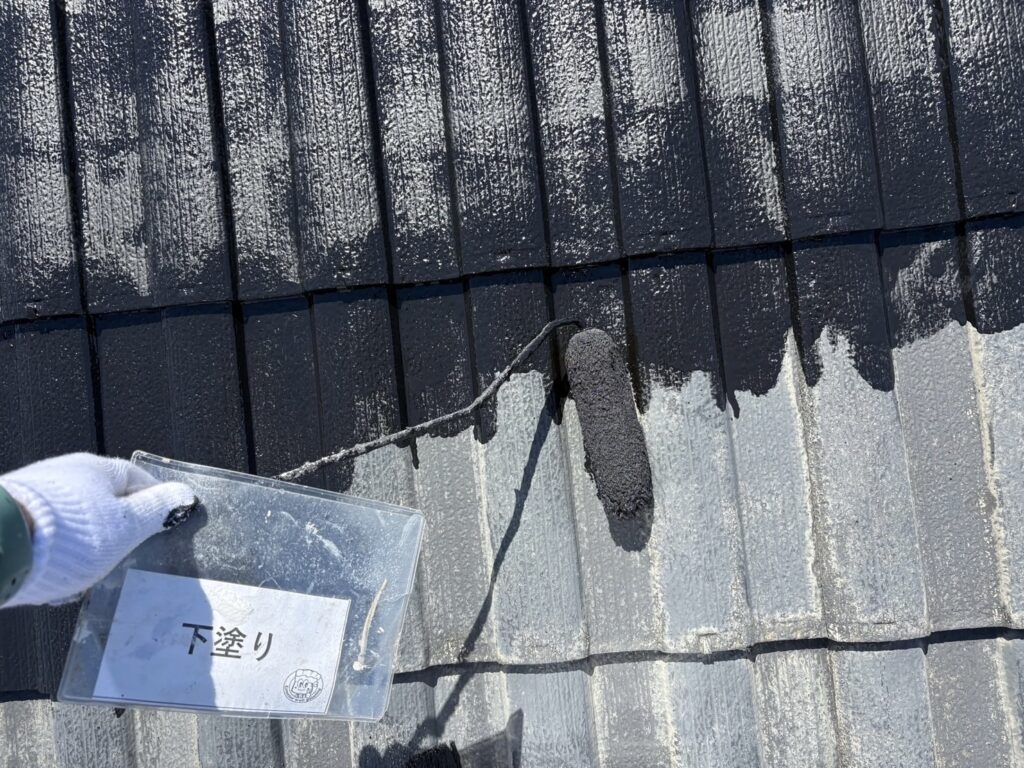 屋根塗装<br />
下塗り状況
