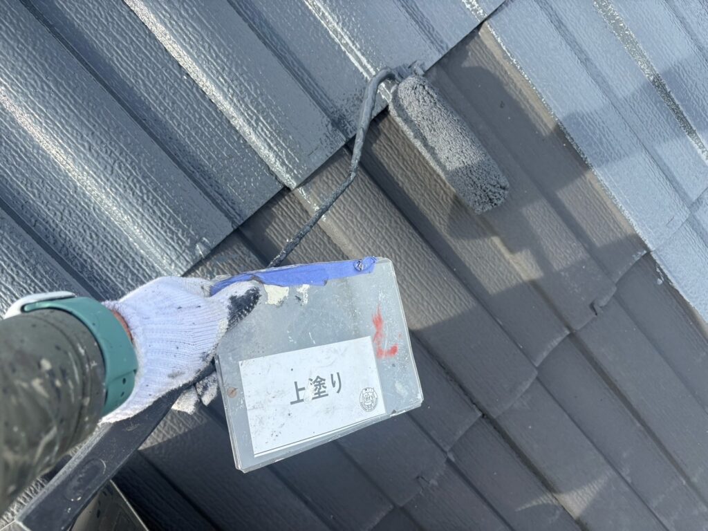 屋根塗装<br />
上塗り状況