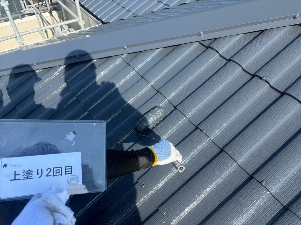 屋根塗装<br />
上塗り2回目状況