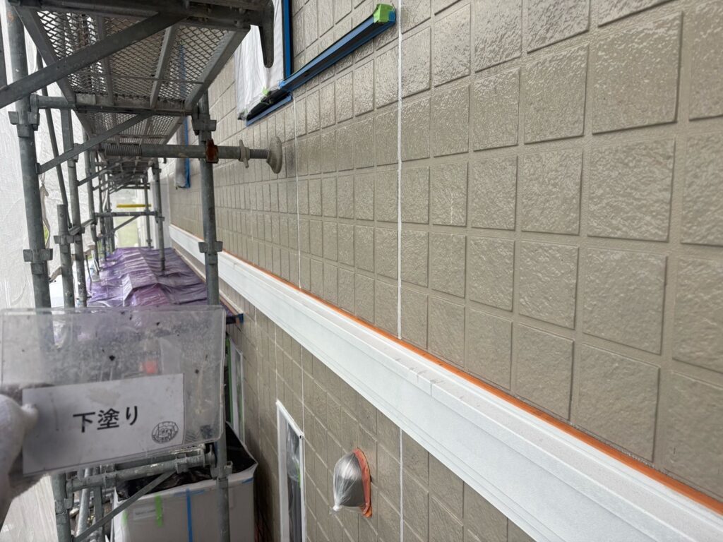 外壁塗装<br />
下塗り完了