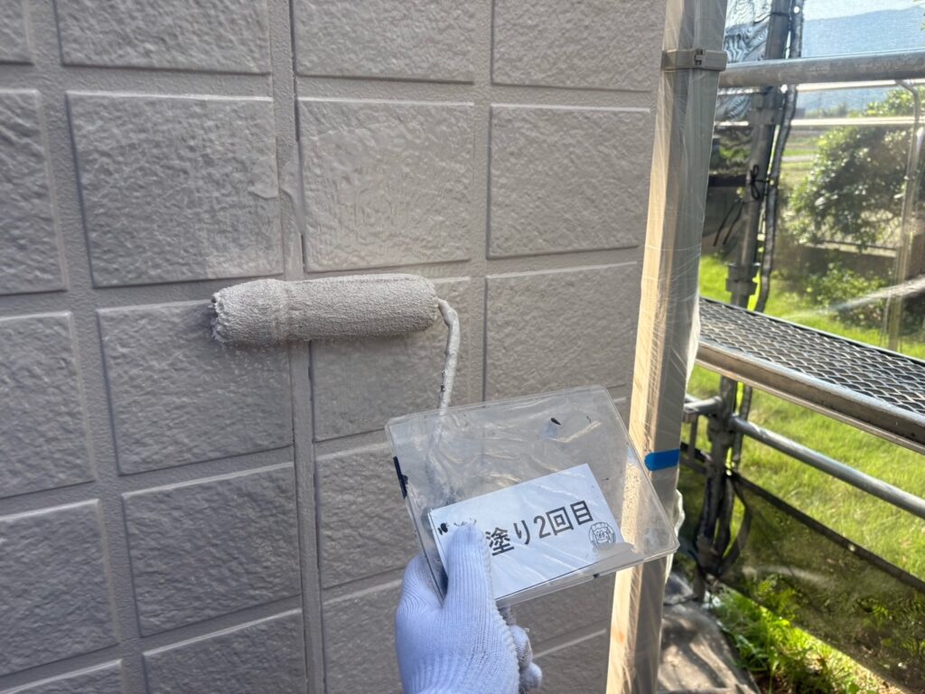 外壁塗装<br />
上塗り2回目状況