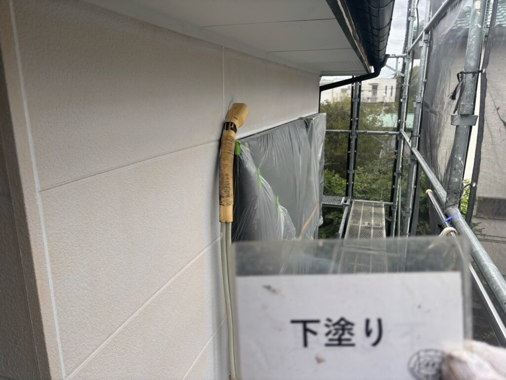 外壁下塗り完成になります。