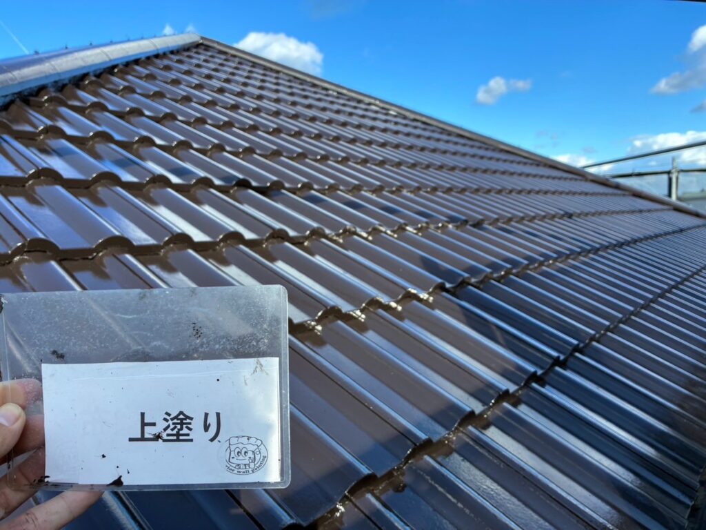 屋根塗装<br />
上塗り完成になります。