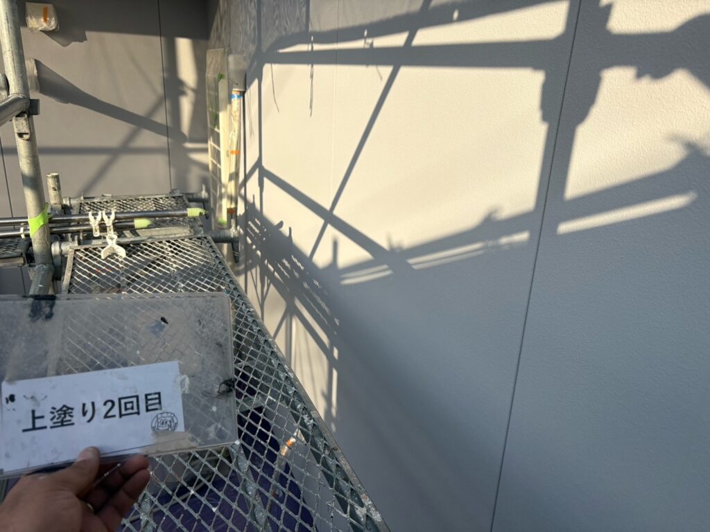 外壁上塗り2回目状況
