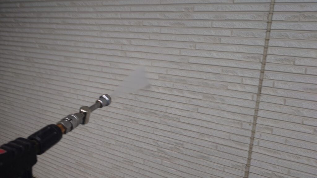 外壁<br />
高圧洗浄状況