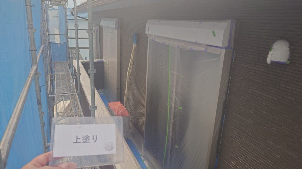 外壁塗装工事<br />
上塗り<br />
完成