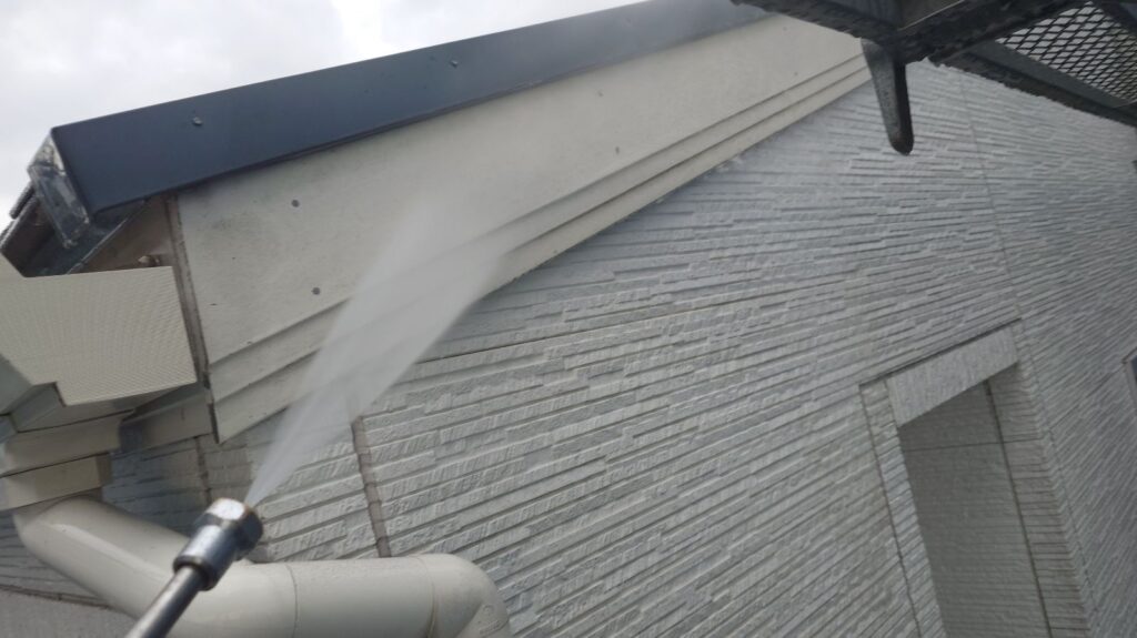 破風高圧洗浄<br />
状況