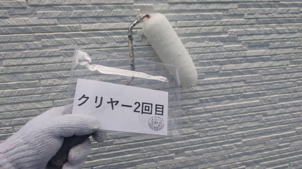 外壁クリヤー<br />
２回目塗装<br />
状況