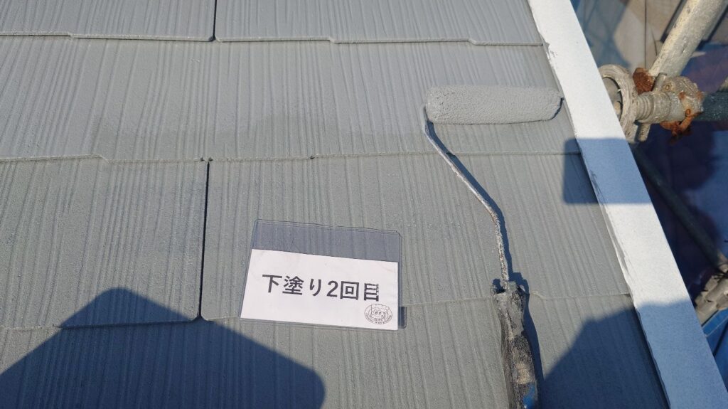 屋根塗装<br />
下塗り<br />
２回目状況