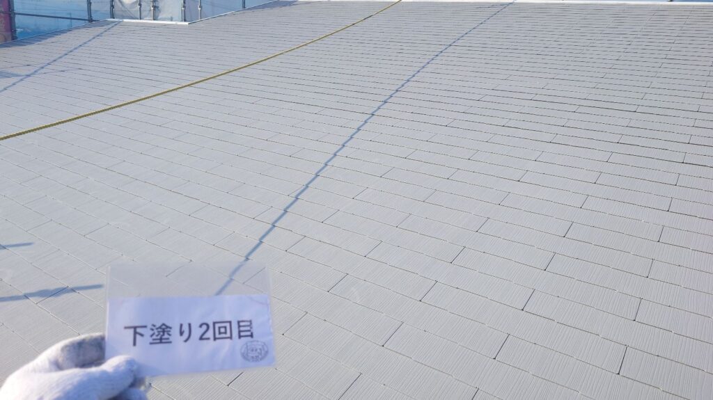 屋根塗装<br />
下塗り<br />
２回目完成