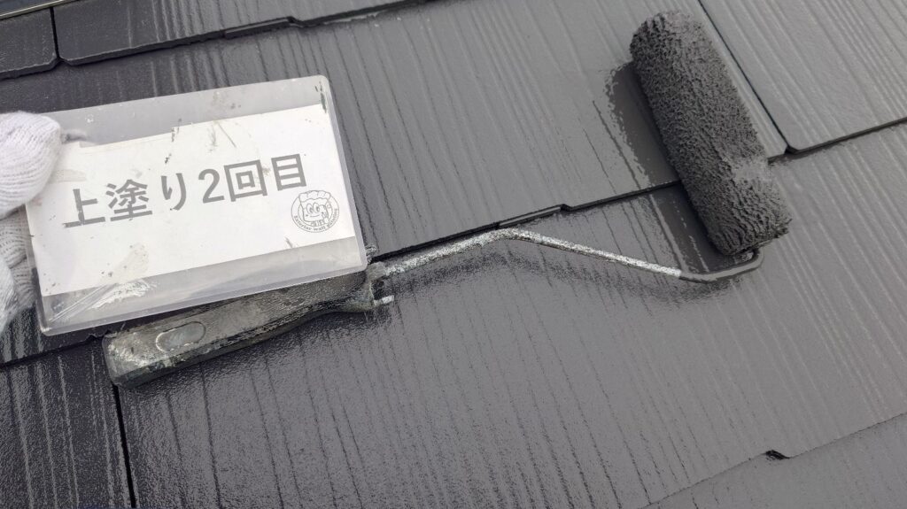 屋根塗装<br />
上塗り<br />
２回目状況