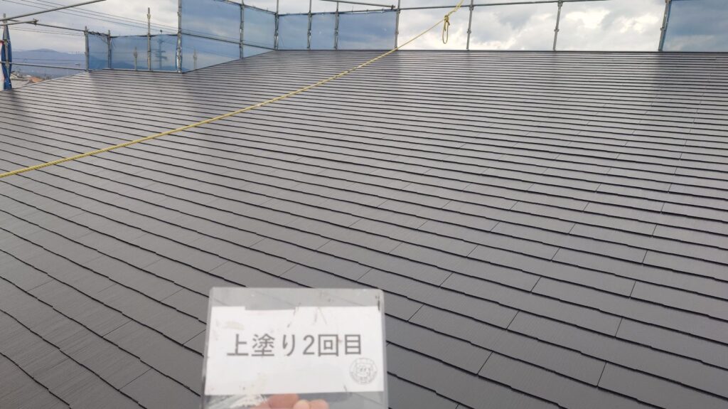 屋根塗装<br />
上塗り<br />
２回目完成