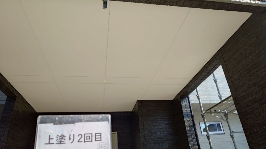 軒天塗装<br />
完成