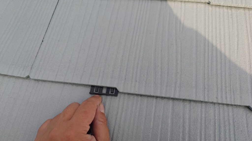 屋根<br />
縁切り工法<br />
タスペーサー設置