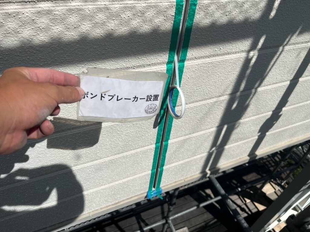 コーキング<br />
ボンドブレーカー設置状況になります。