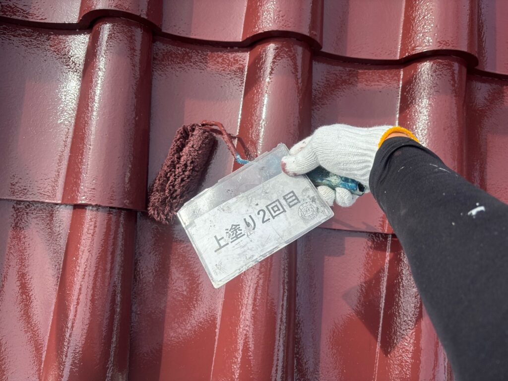 屋根塗装<br />
上塗り2回目状況になります。