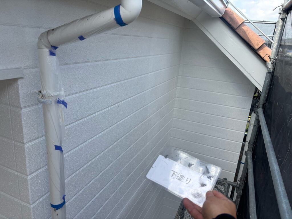 外壁塗装<br />
下塗り