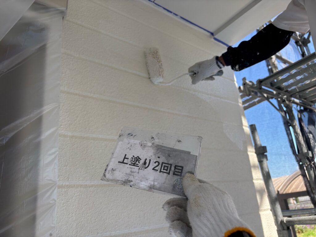 外壁塗装<br />
上塗り2回目状況