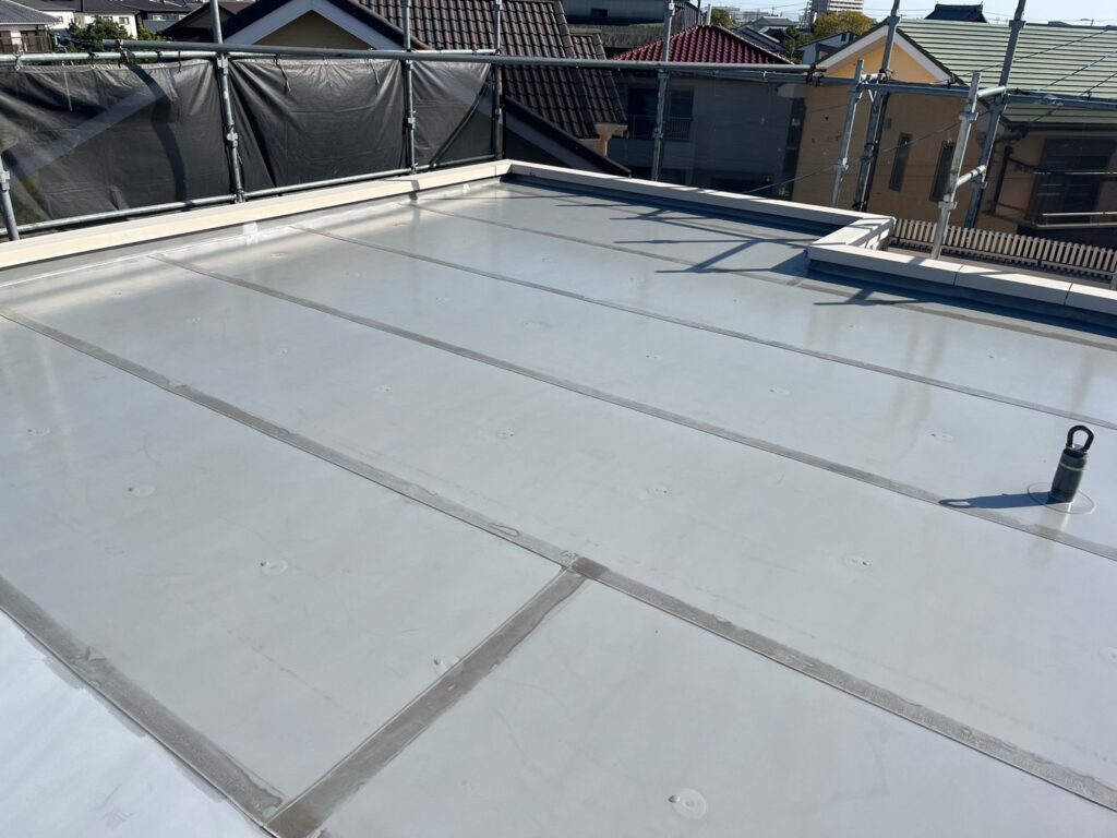 屋上防水<br />
下塗り状況