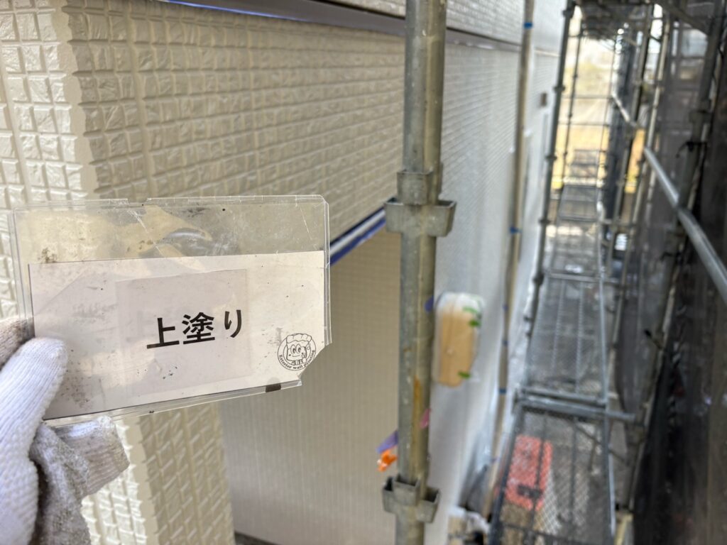 外壁塗装<br />
上塗り1回目完成です。