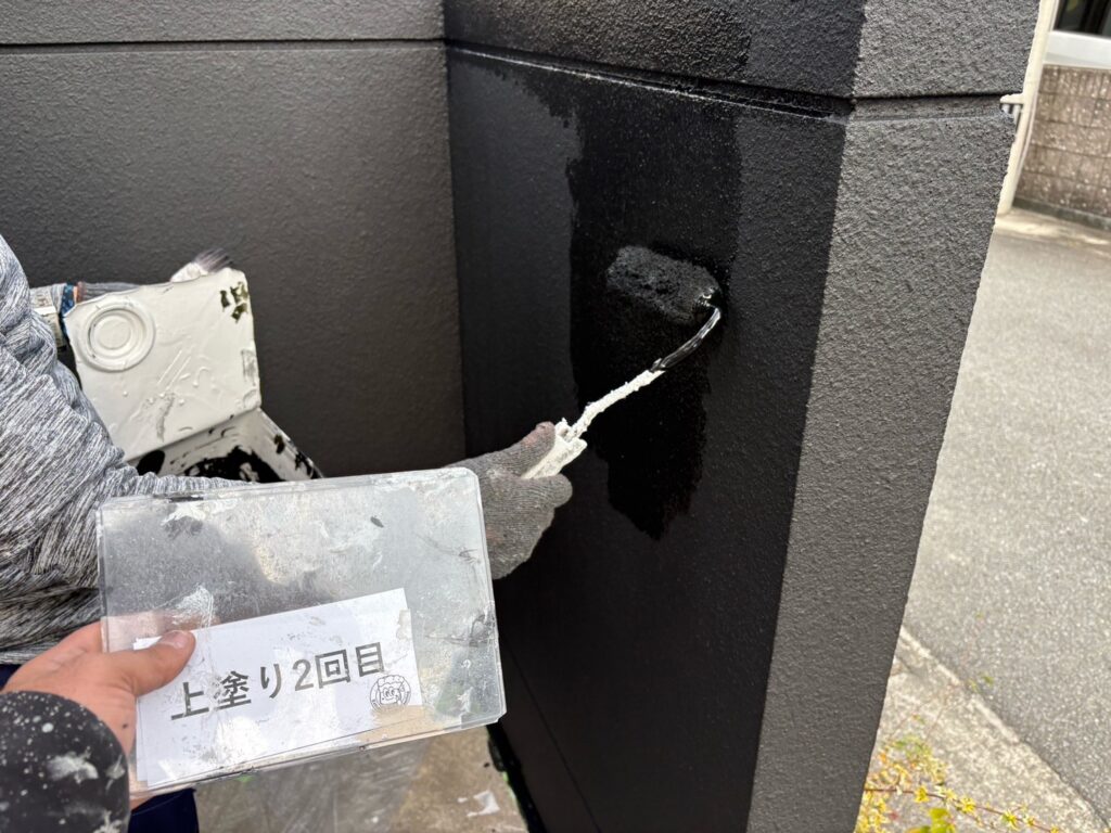 上塗り2回目状況になります。