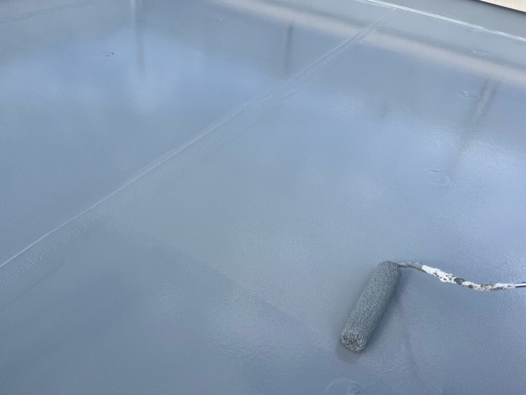 屋上防水<br />
トップコート２回目　状況