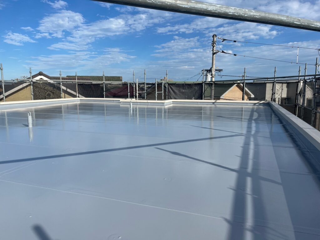 屋上防水<br />
トップコート<br />
完成です。