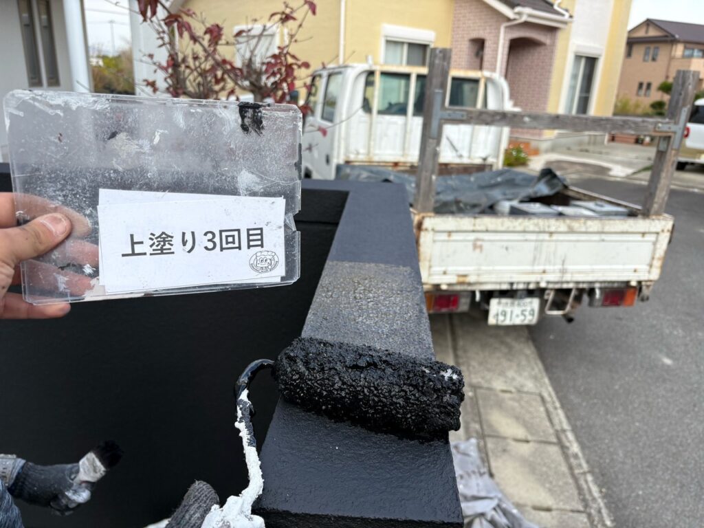 上塗り３回目状況になります。<br />
天板は１回多く塗装させていただきました。