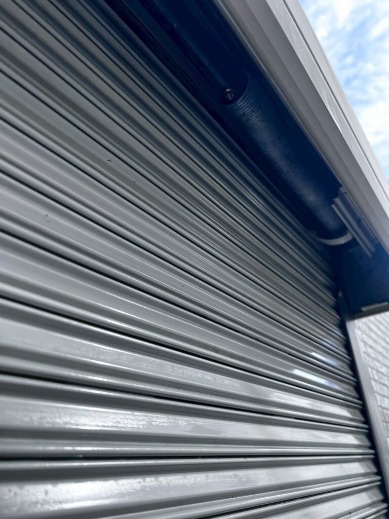 害鳥対策工事<br />
清掃完成です。