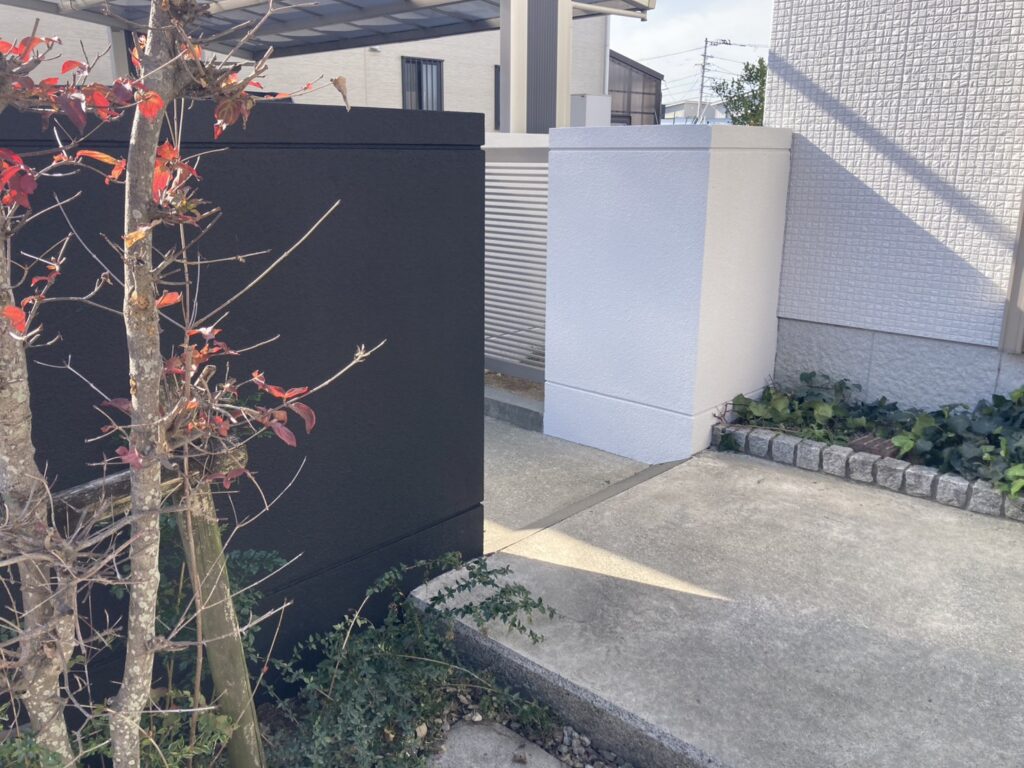 塀塗装<br />
完成です。