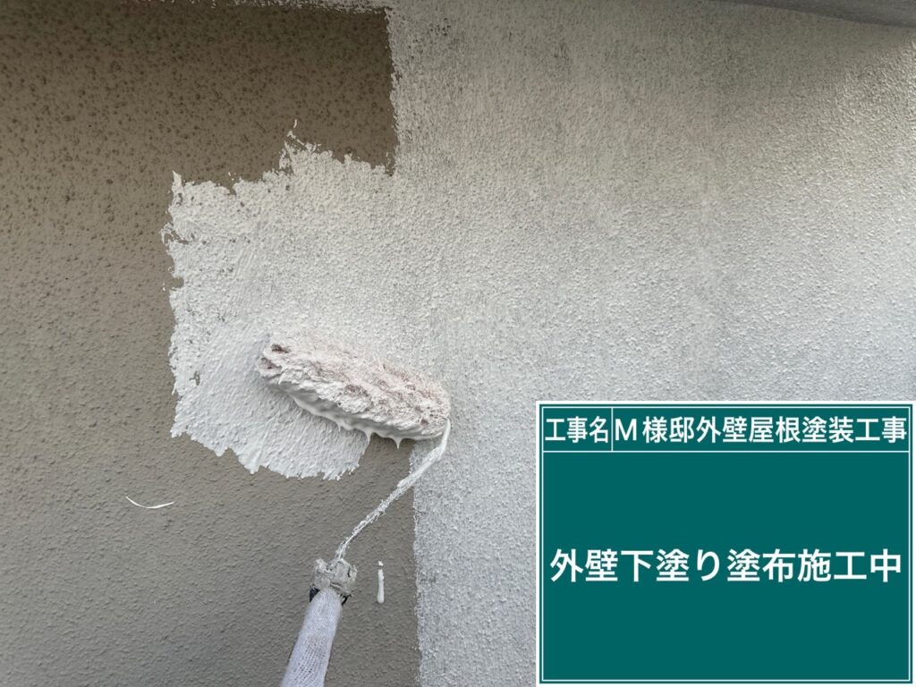 下塗りを行います。