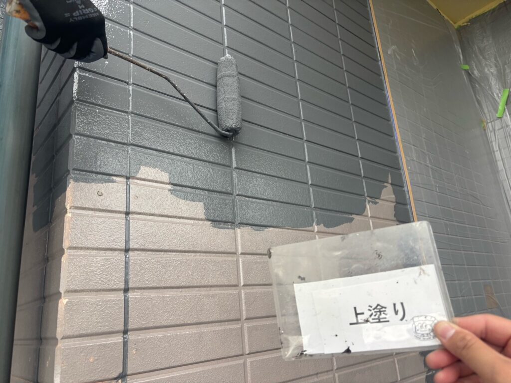 上塗りを行います。